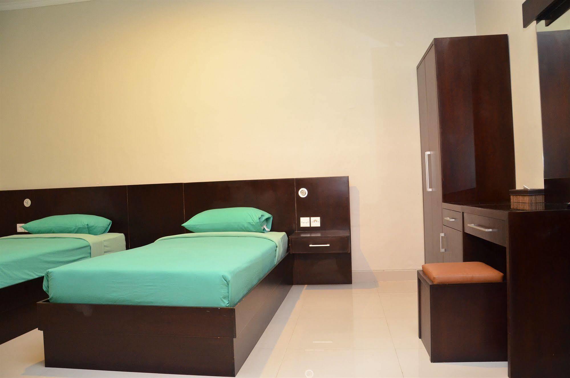 New Garden View Resort Легиан Екстериор снимка